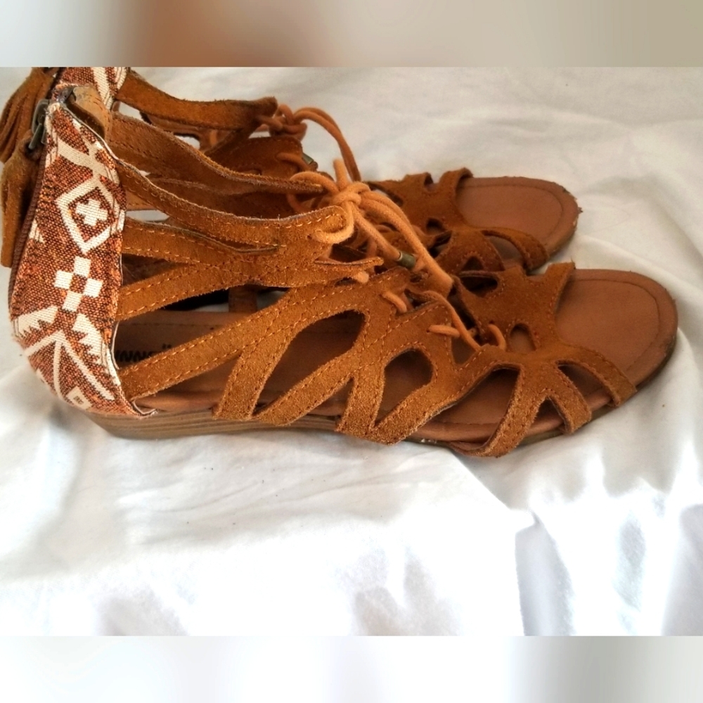 Minnetonka womens brown suede leather lace up sandal size 6 - Picture 7 of 7